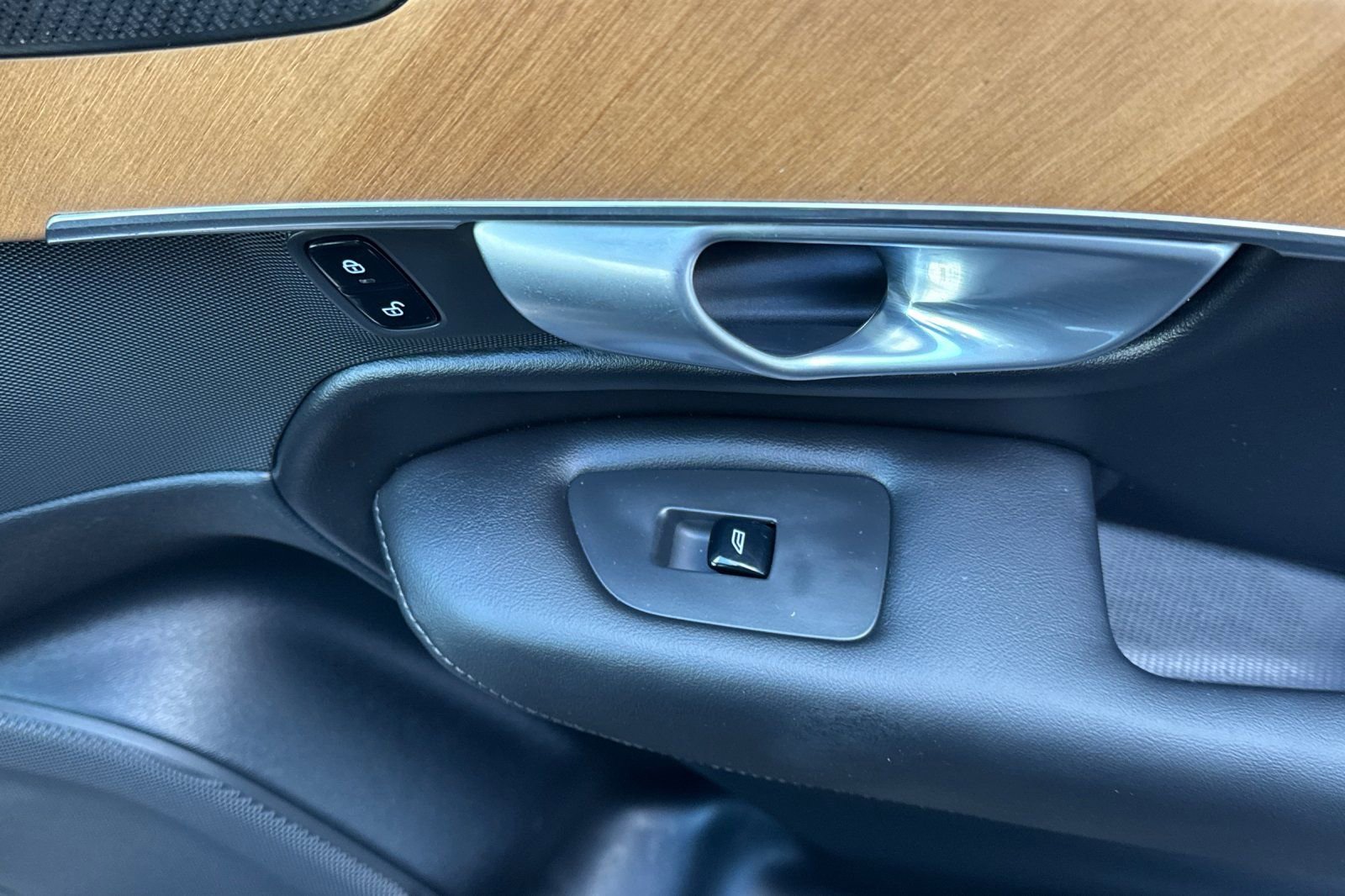 Used 2024 Volvo XC90 T8 Plus w/ Protection Package Premier image 19