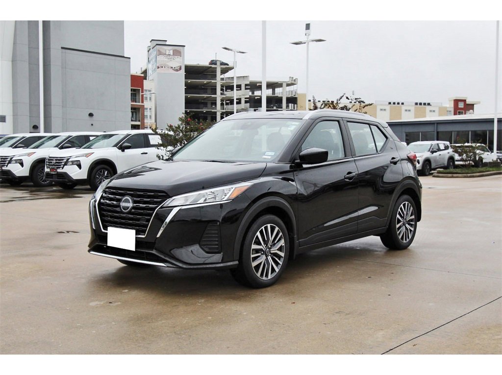 Used 2023 Nissan Kicks SV image 2