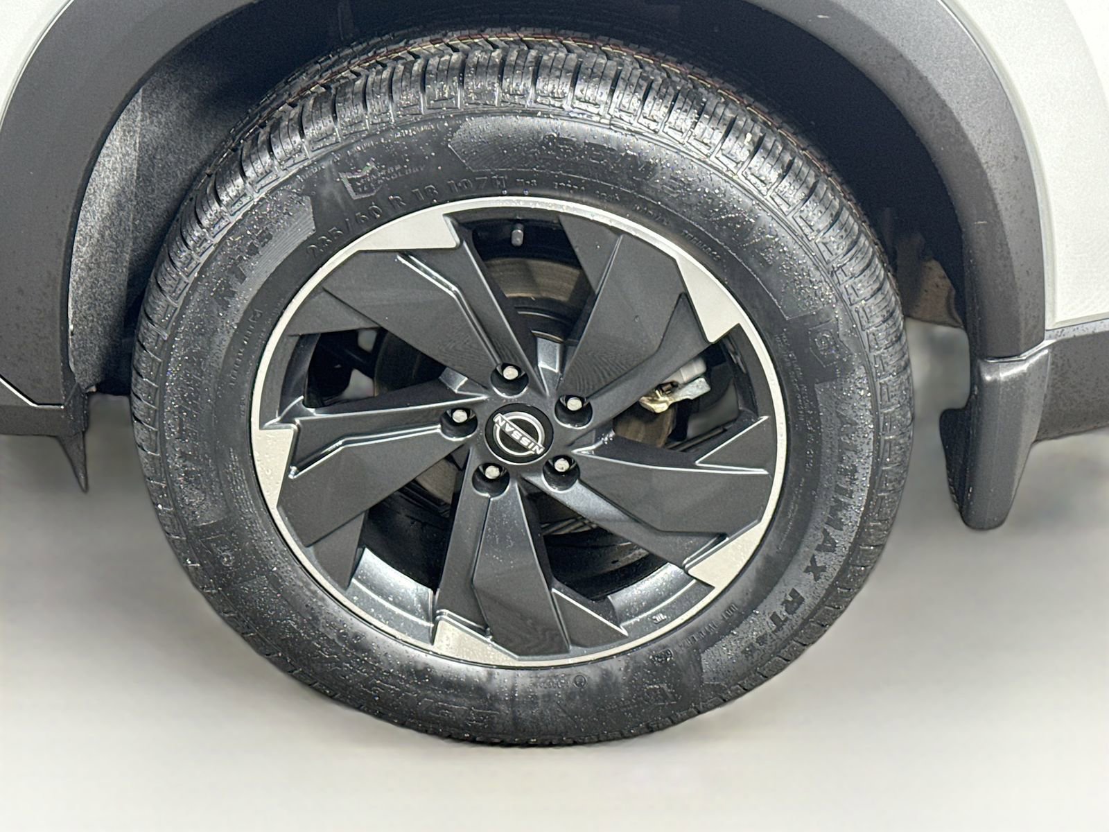 Used 2024 Nissan Rogue SV image 9