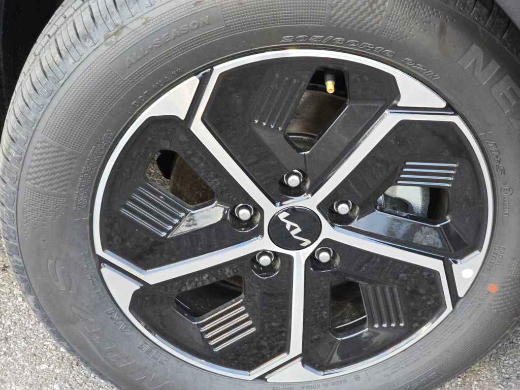 New 2025 Kia Niro EX image 7