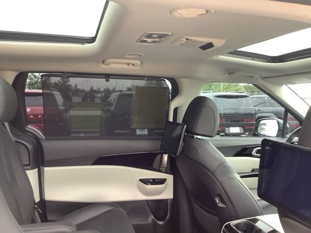 Used 2024 Kia Carnival SX Prestige FWD image 28