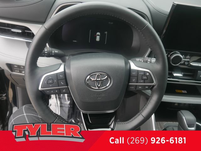 Used 2024 Toyota Highlander Limited AWD/4WD image 29