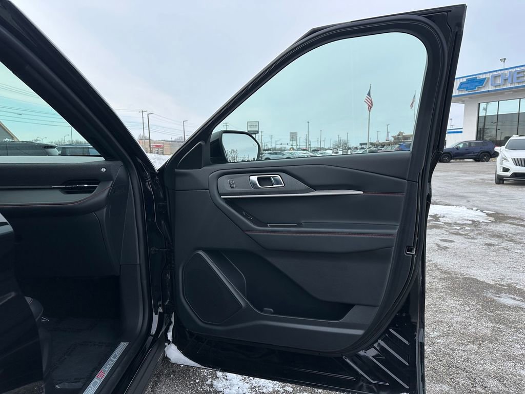 Used 2025 Ford Explorer ST-Line AWD/4WD image 26