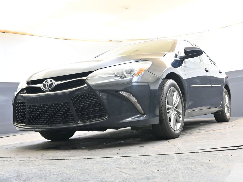 Used 2017 Toyota Camry SE w/ Moonroof Package image 28