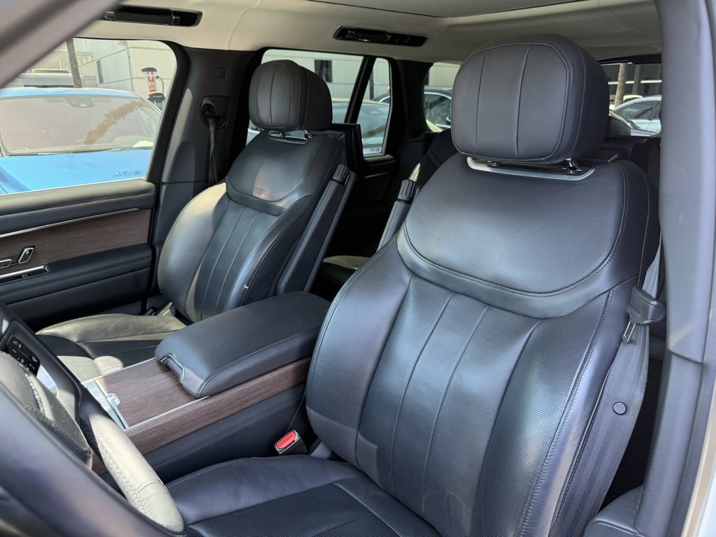 Used 2023 Land Rover Range Rover Autobiography image 9
