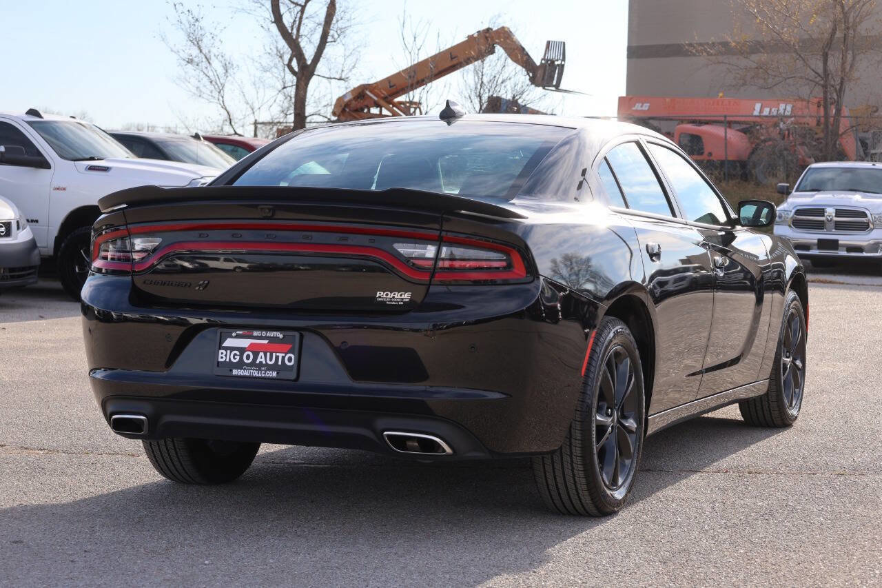 Used 2022 Dodge Charger SXT w/ Blacktop Package image 9