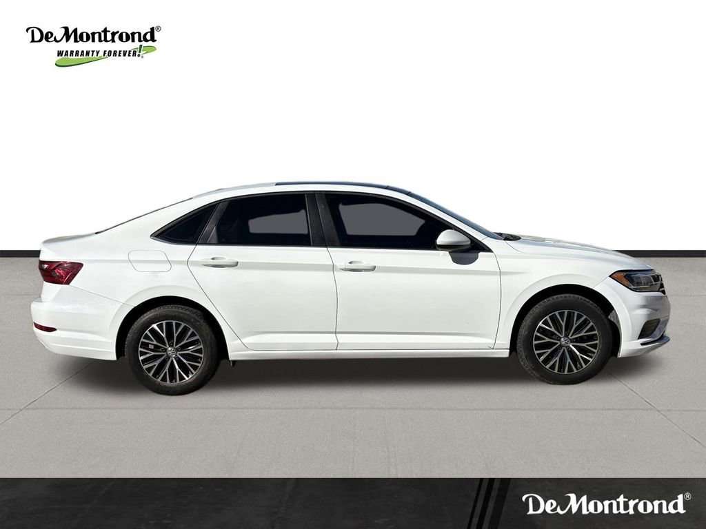 Used 2021 Volkswagen Jetta SE w/ SE Cold Weather Package image 4