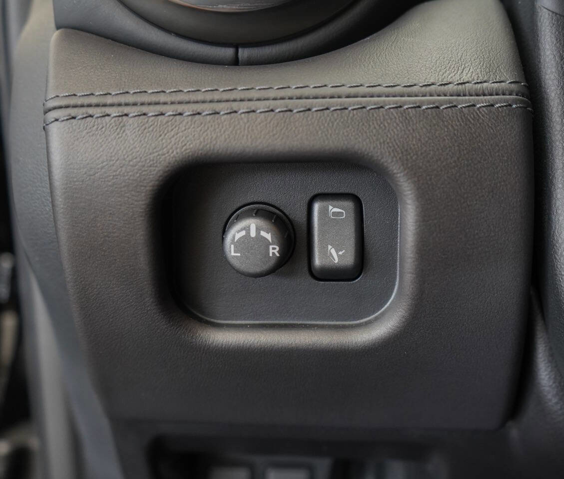 Used 2021 Nissan GT-R Premium image 51