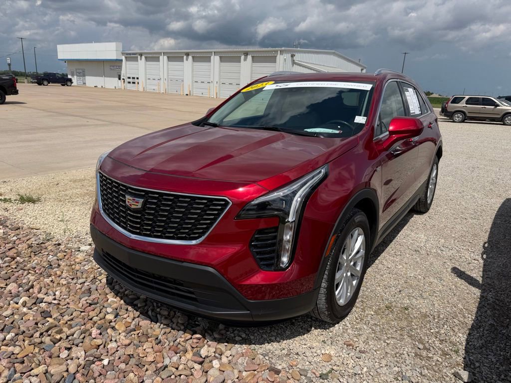 Used 2023 Cadillac XT4 Luxury w/ Cold Weather Package AWD/4WD image 2