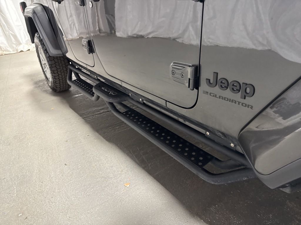 Used 2023 Jeep Gladiator Sport AWD/4WD image 9