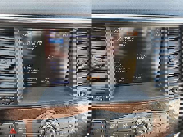 Used 2011 INFINITI QX56 7-Passenger w/ Deluxe Touring Pkg image 13