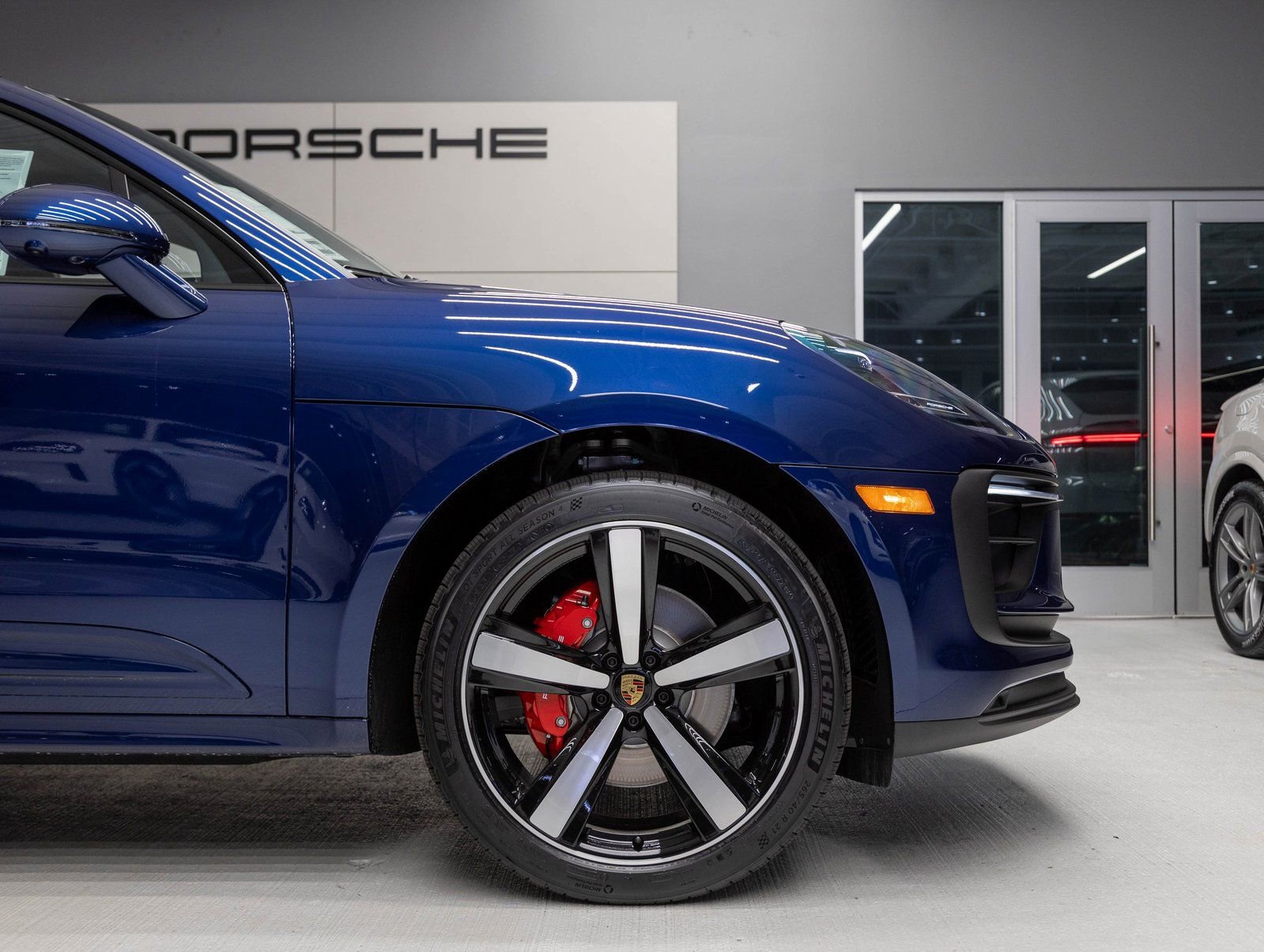 Certified 2025 Porsche Macan S AWD/4WD image 11