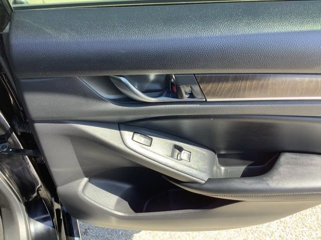 Used 2018 Honda Accord Touring image 17
