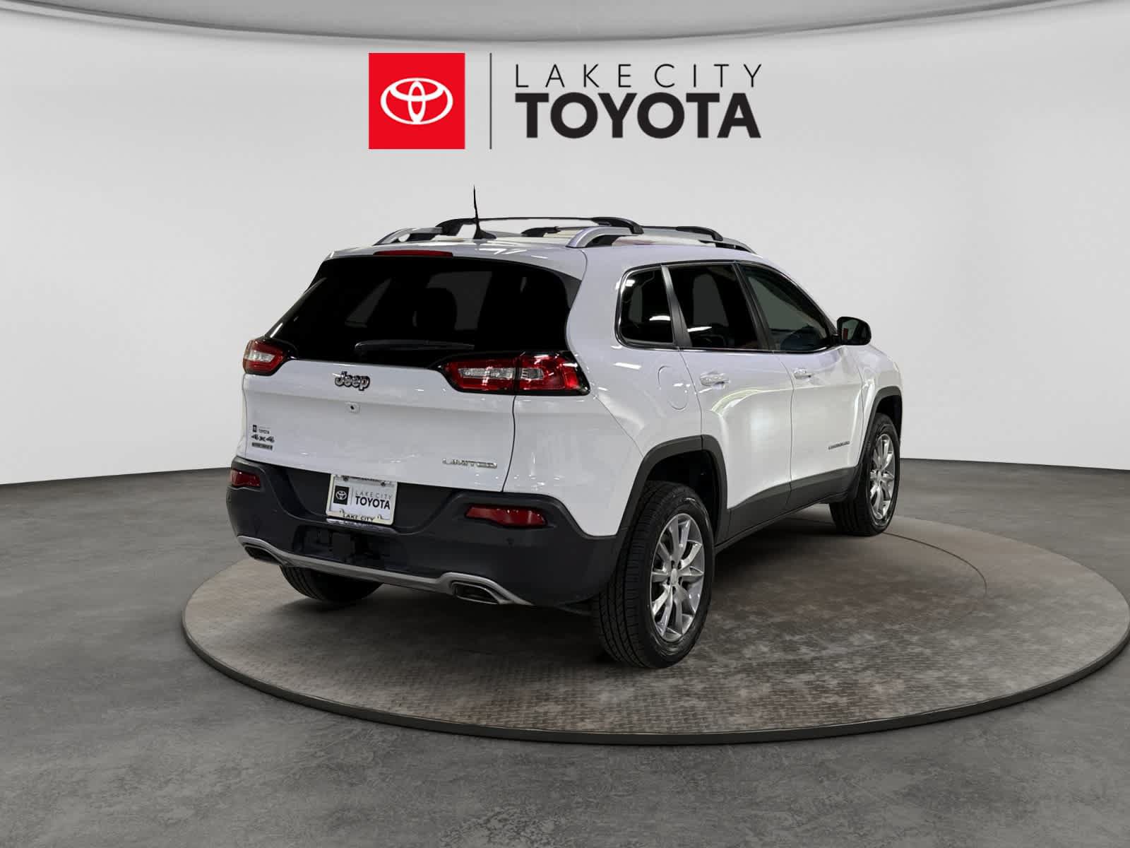 Used 2018 Jeep Cherokee Limited w/ Trailer Tow Group AWD/4WD image 9