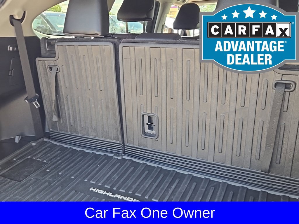 Used 2024 Toyota Highlander XLE AWD/4WD image 12