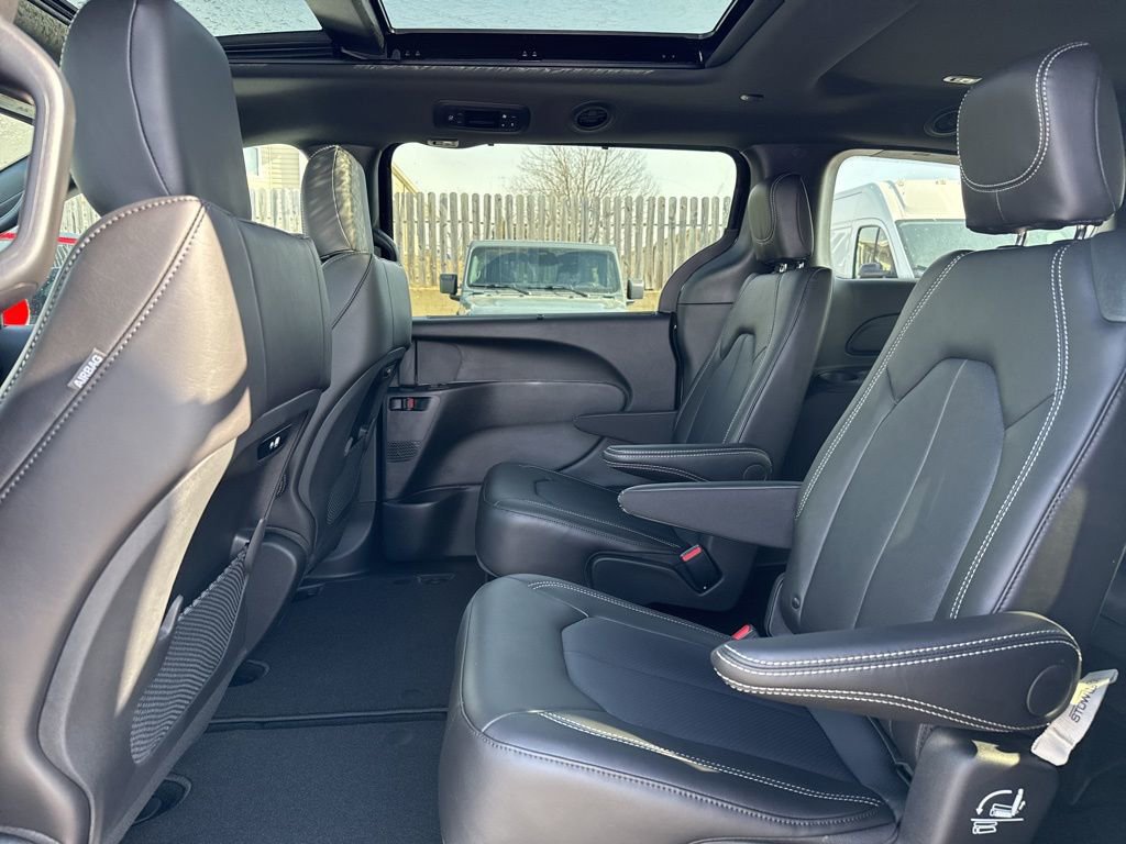 New 2026 Chrysler Pacifica Select image 13