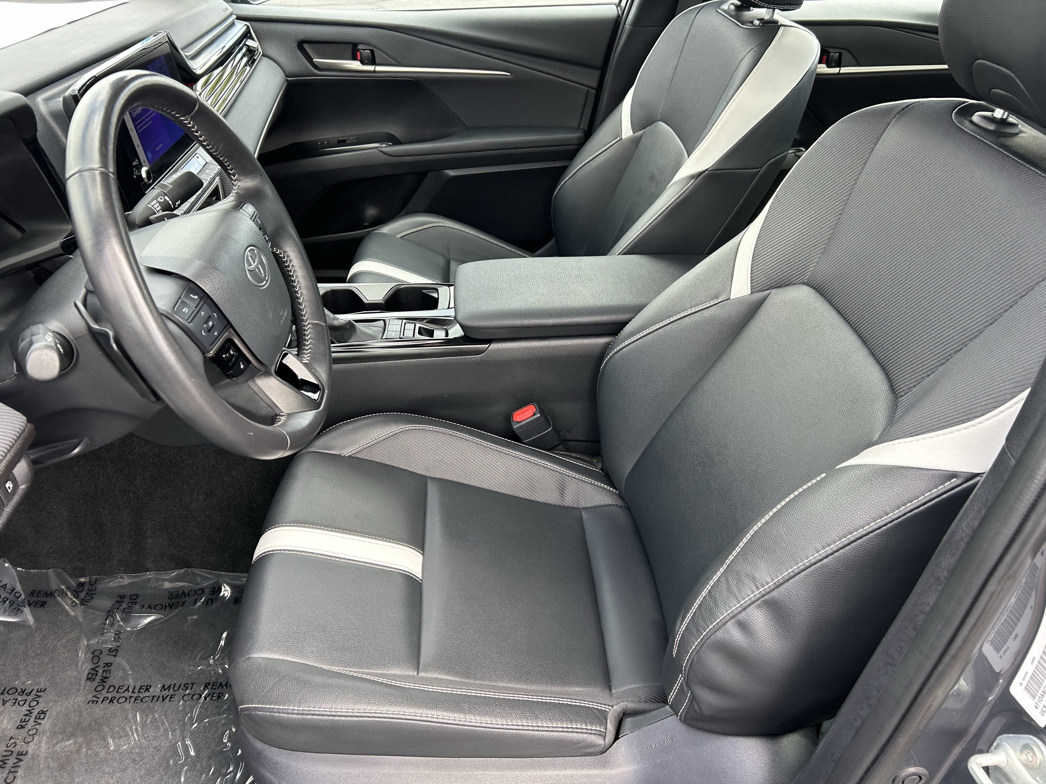 Used 2025 Toyota Camry SE FWD image 14