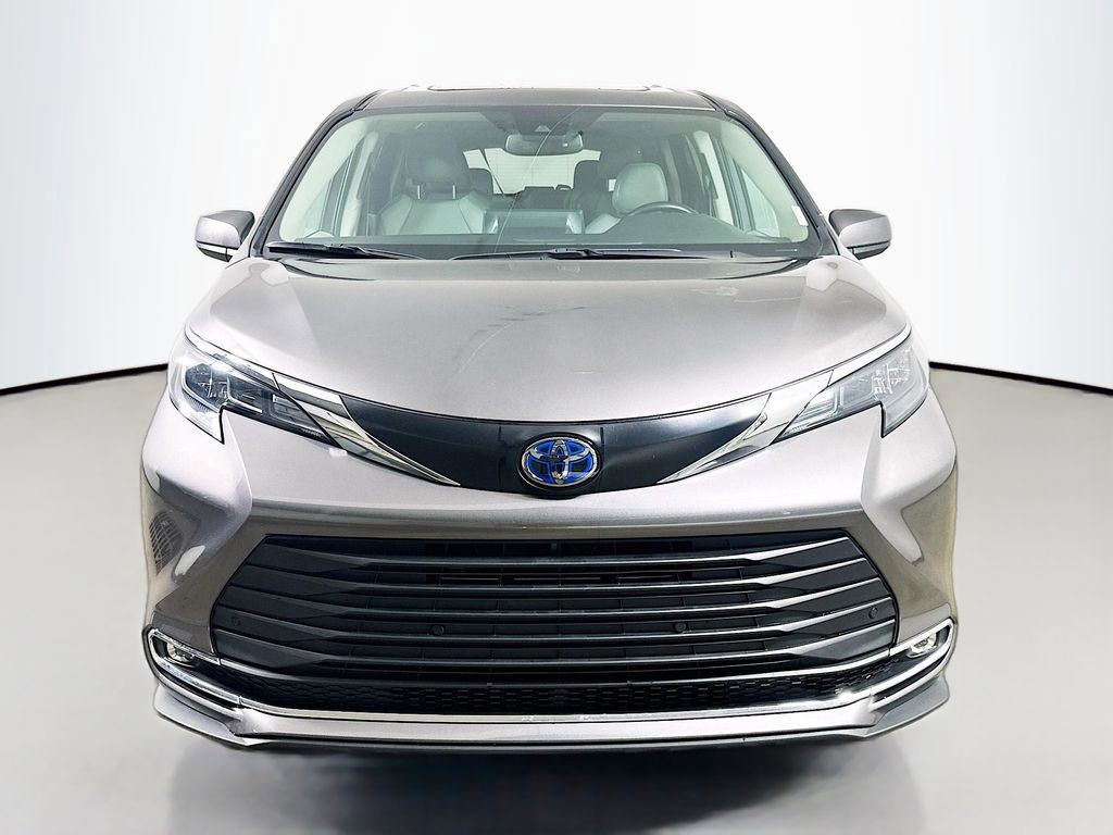 Used 2024 Toyota Sienna XLE FWD video 2