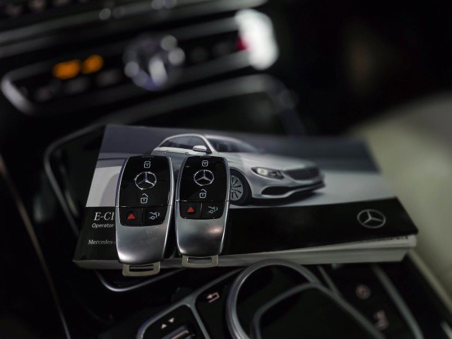 Used 2017 Mercedes-Benz E 400 4MATIC Wagon image 46