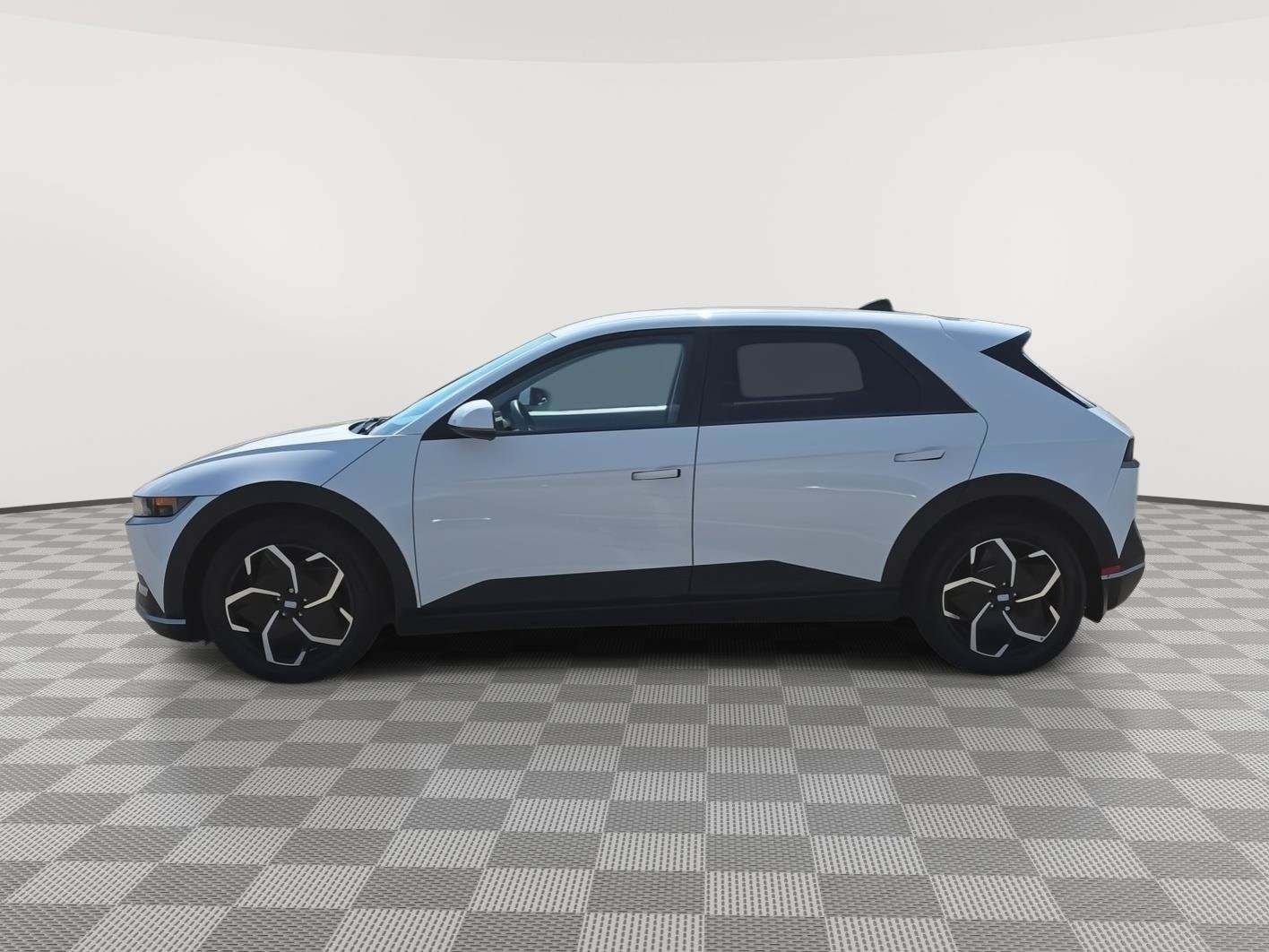Used 2024 Hyundai Ioniq 5 SE AWD/4WD image 8