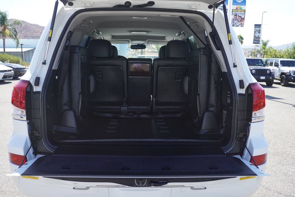Used 2014 Lexus LX 570 4WD w/ Luxury Package image 39