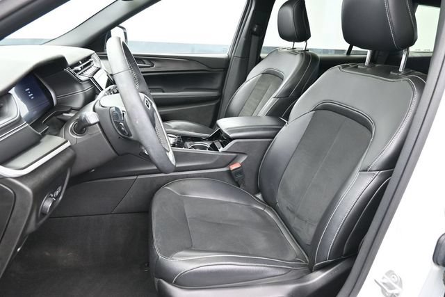 Used 2023 Jeep Grand Cherokee L Laredo AWD/4WD image 22
