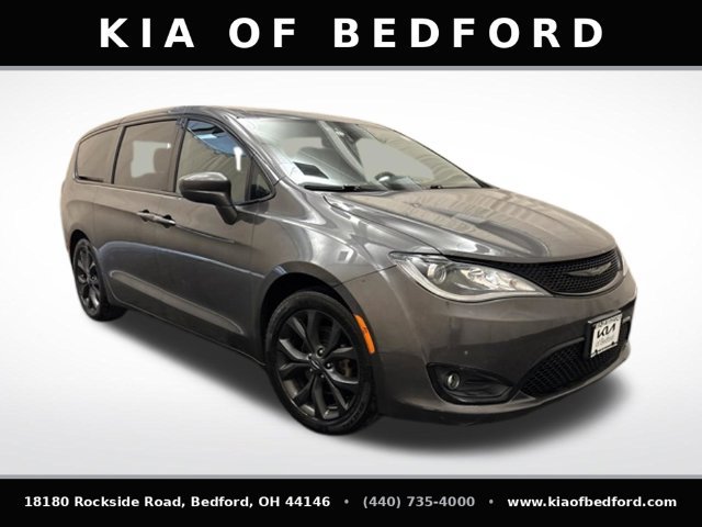 Used 2019 Chrysler Pacifica Touring Plus w/ S Appearance Package FWD image 3