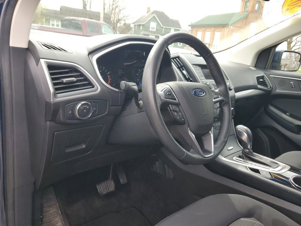 Used 2017 Ford Edge SEL image 16