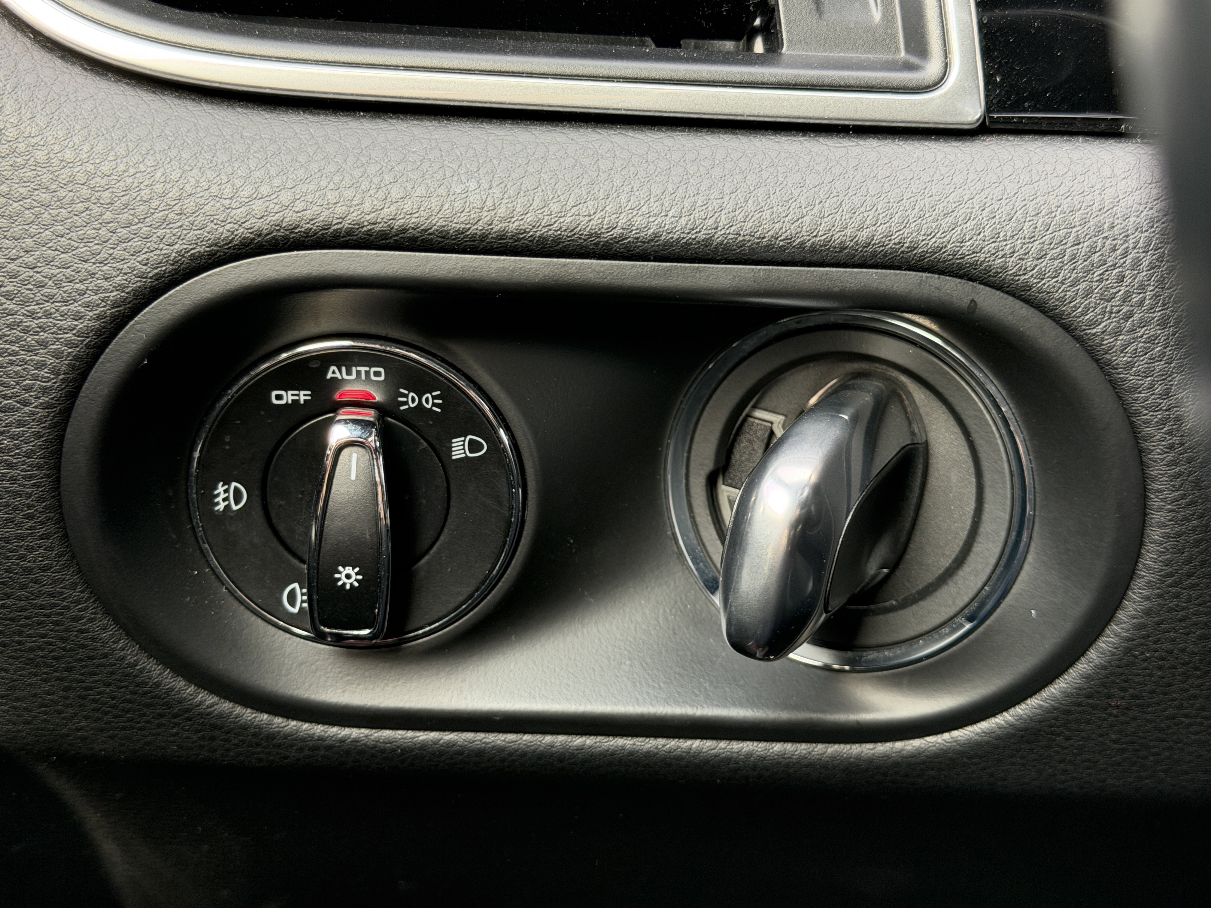 Certified 2017 Porsche Macan S image 31