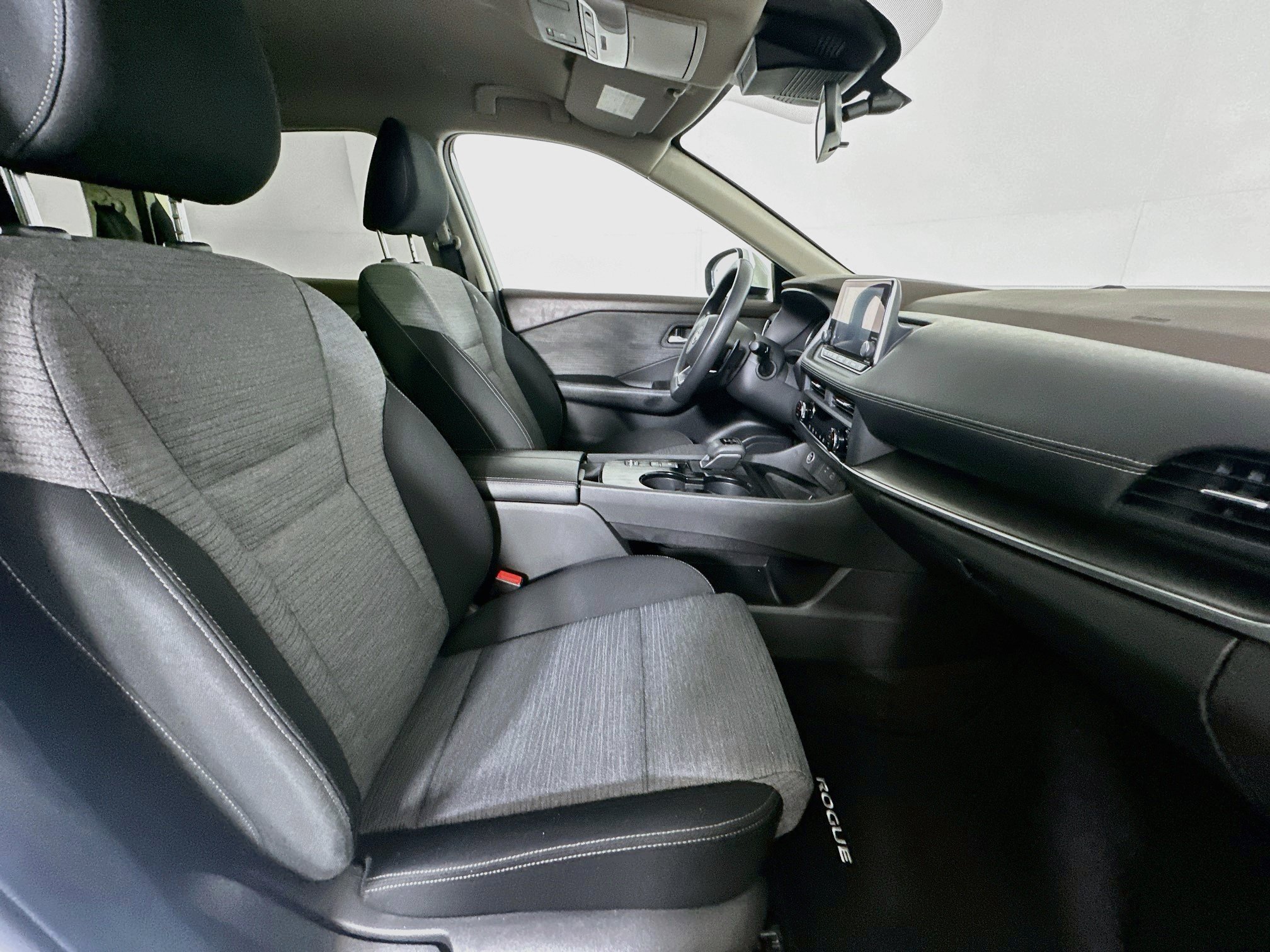 Used 2023 Nissan Rogue SV FWD image 29