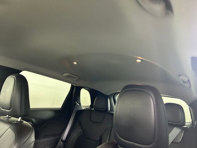 Used 2020 Jeep Cherokee Latitude Plus image 13