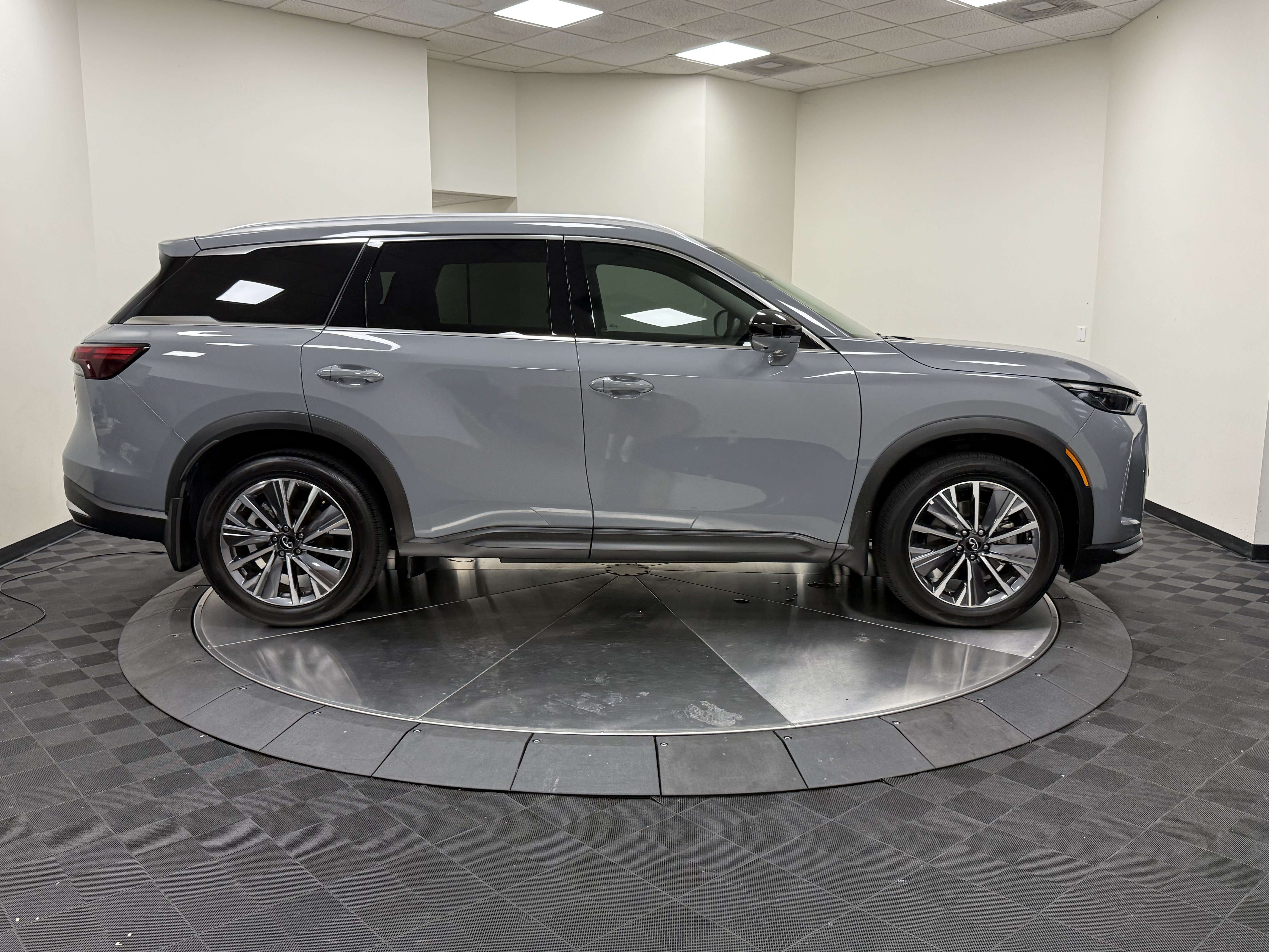 Certified 2027 INFINITI QX60 Luxe w/ Cargo Package FWD image 8