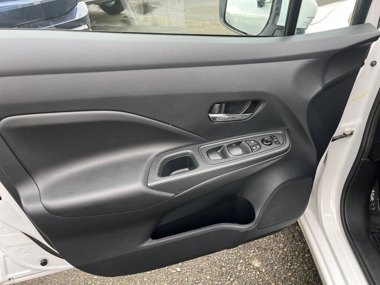 Used 2025 Nissan Versa SV image 18