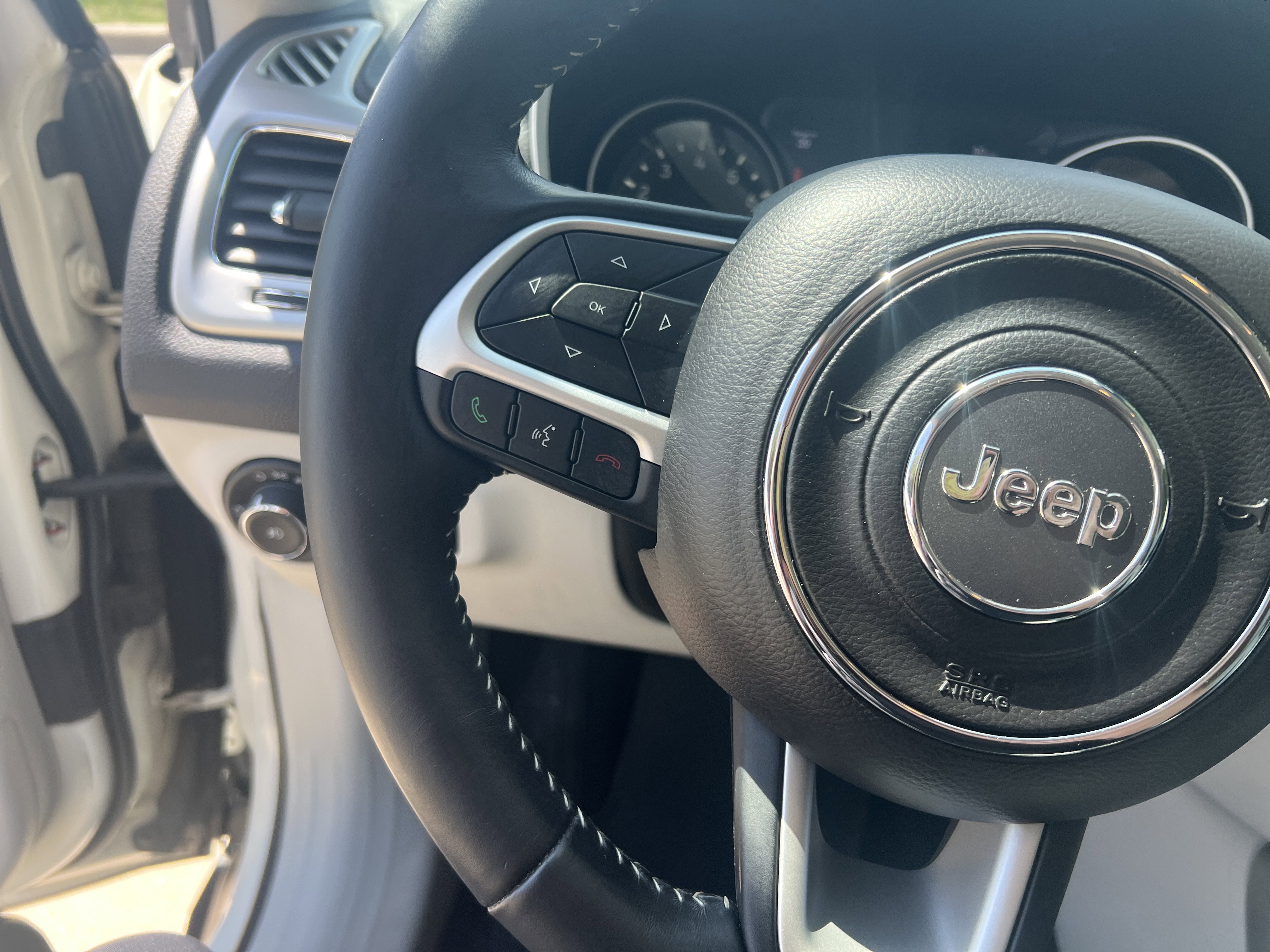 Used 2018 Jeep Compass Latitude w/ Popular Equipment Group AWD/4WD image 17