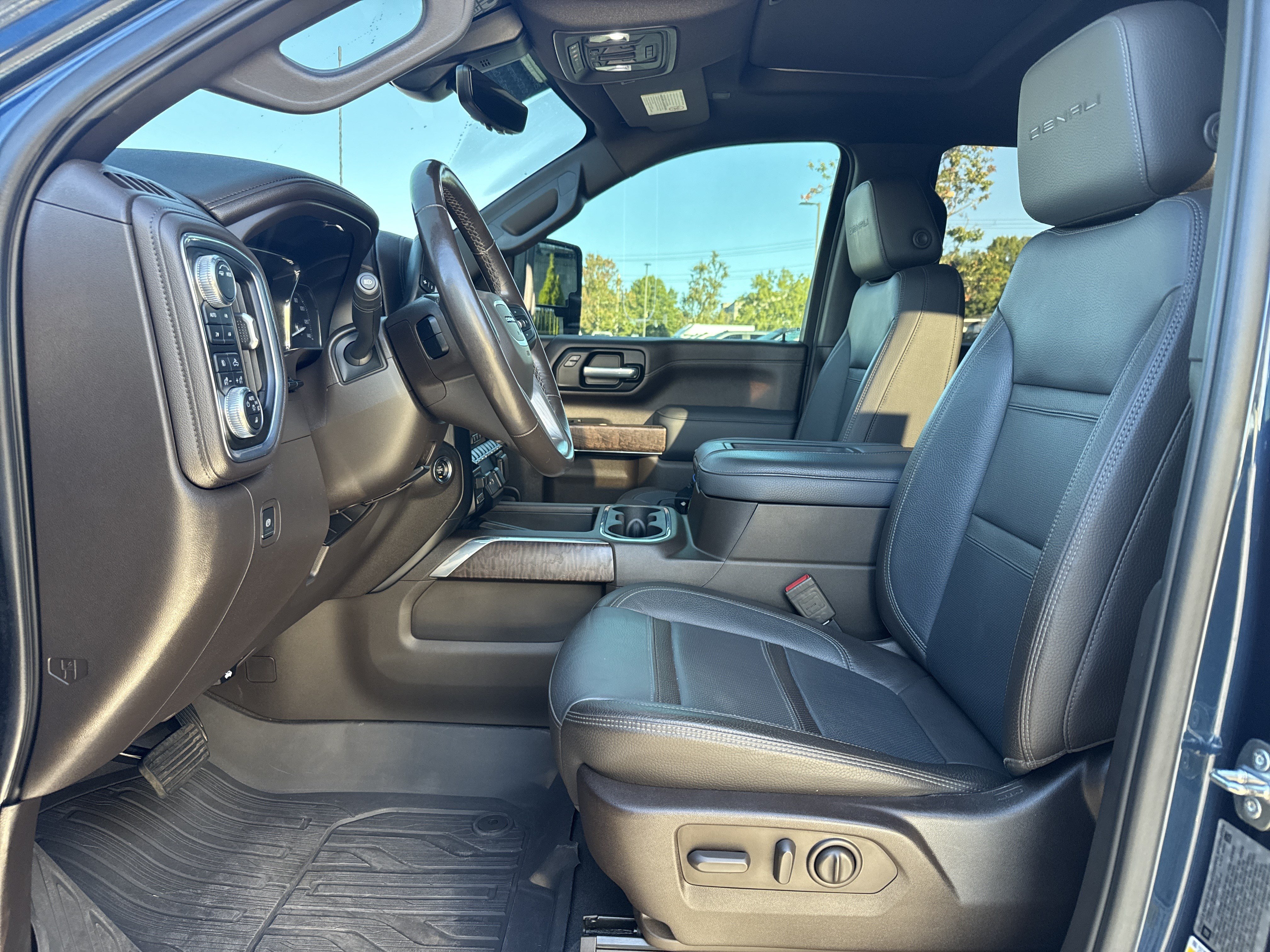Used 2021 GMC Sierra 2500 Denali w/ Denali Ultimate Package AWD/4WD image 17