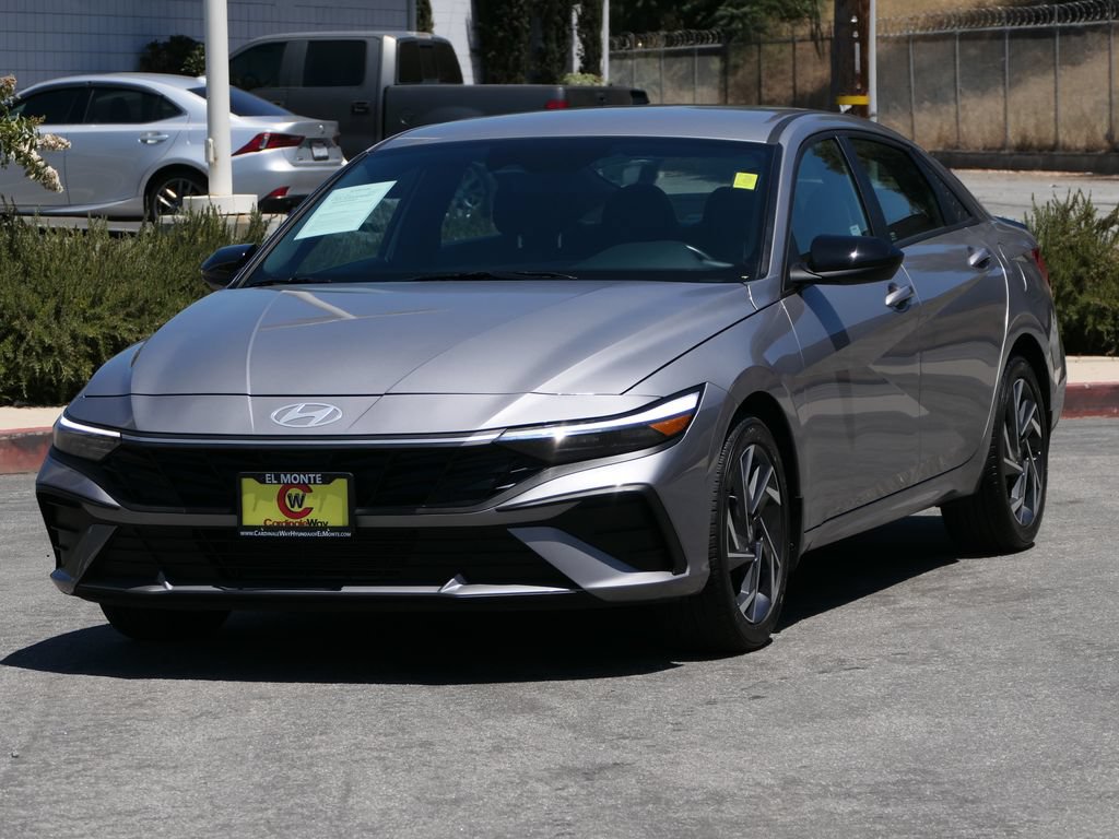 Certified 2025 Hyundai Elantra Sport FWD image 7