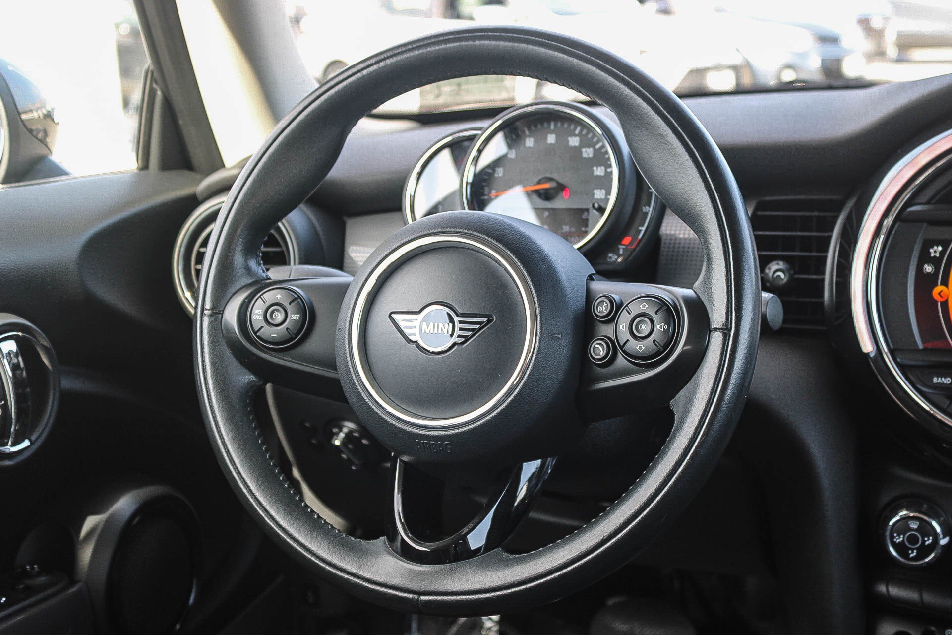 Used 2019 MINI Cooper 2-Door Hardtop image 16