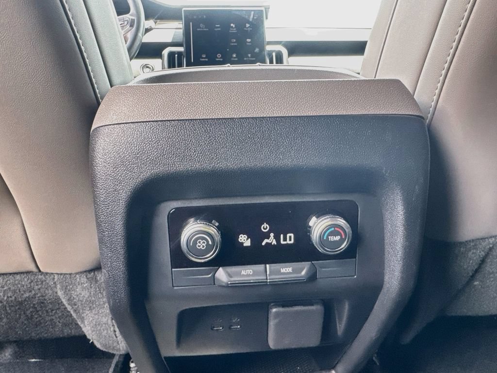 Used 2025 GMC Acadia Elevation w/ Elevation Premium Package FWD image 23