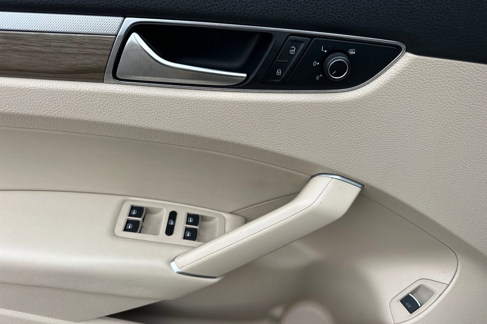 Used 2017 Volkswagen Passat 1.8T SE image 11