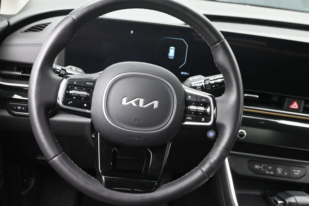 Used 2025 Kia Carnival SX Prestige FWD image 17