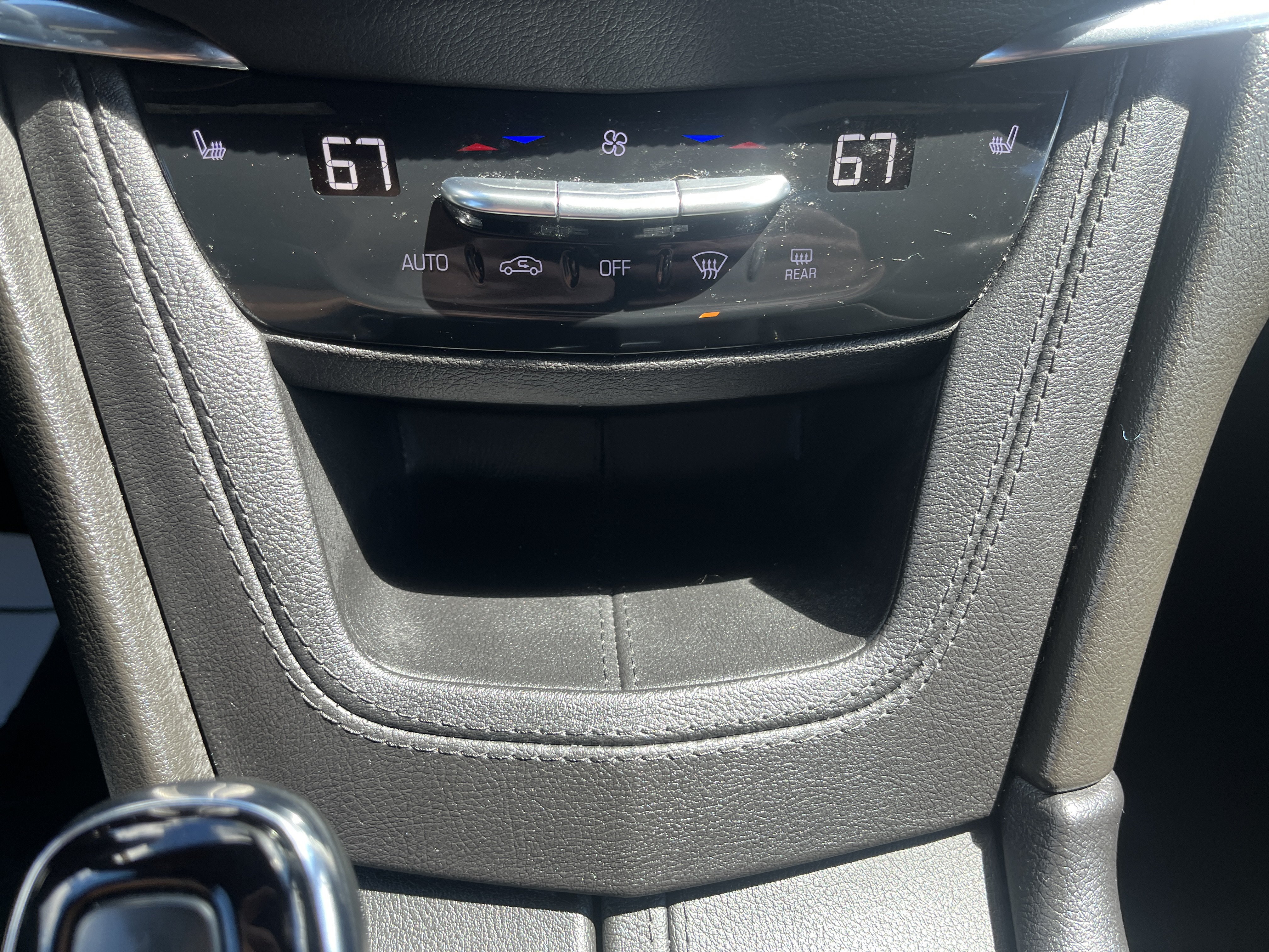 Used 2023 Cadillac XT5 Premium Luxury w/ Technology Package AWD/4WD image 4
