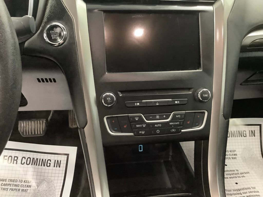 Used 2018 Ford Fusion SE w/ Fusion SE Technology Package image 17