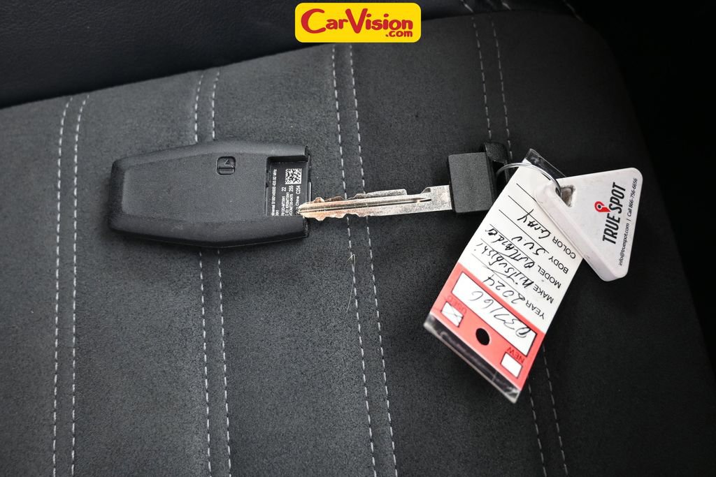 Used 2024 Mitsubishi Outlander SE image 3