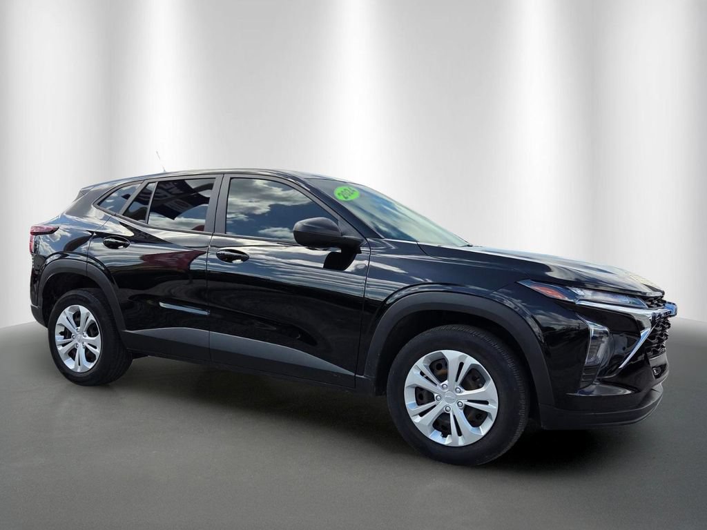Certified 2024 Chevrolet Trax LS FWD image 2