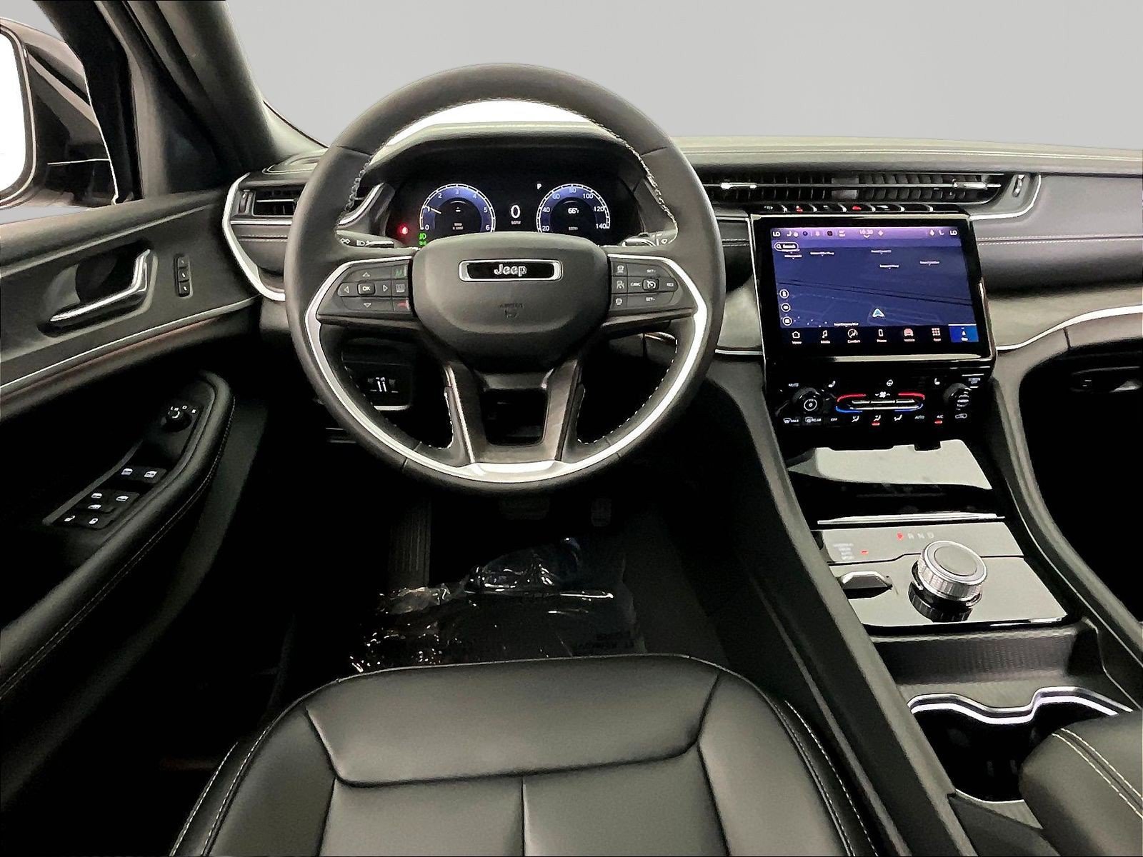 Used 2025 Jeep Grand Cherokee Limited AWD/4WD image 8