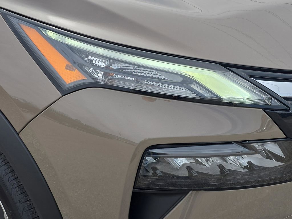 Used 2024 Nissan Rogue SV w/ SV Premium Package image 5