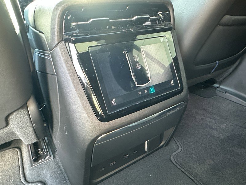 New 2025 Cadillac Escalade IQ Luxury 1 w/ Smart Trailering package image 8