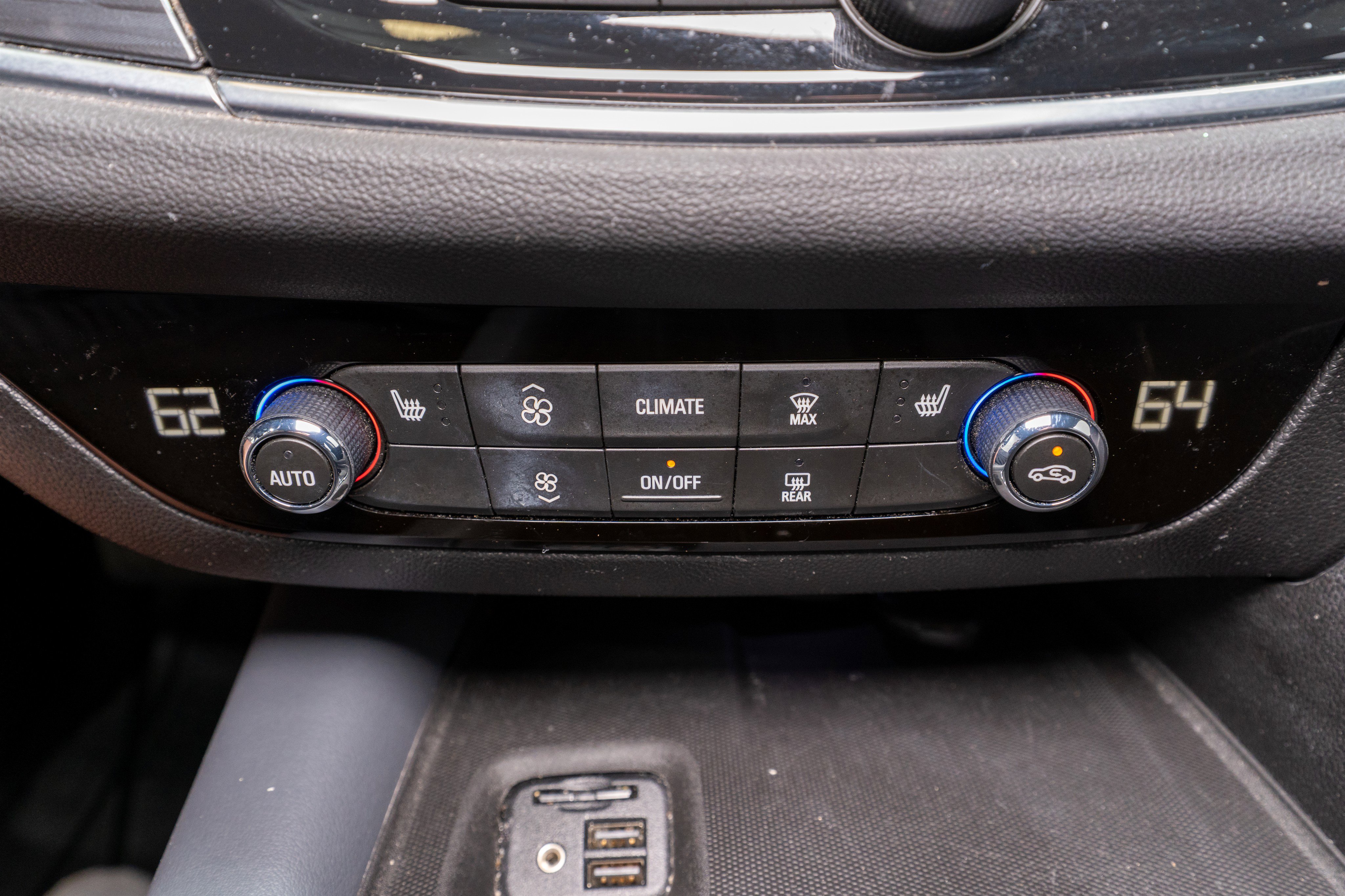 Used 2020 Buick Enclave Essence w/ Sound and Sites Package image 23