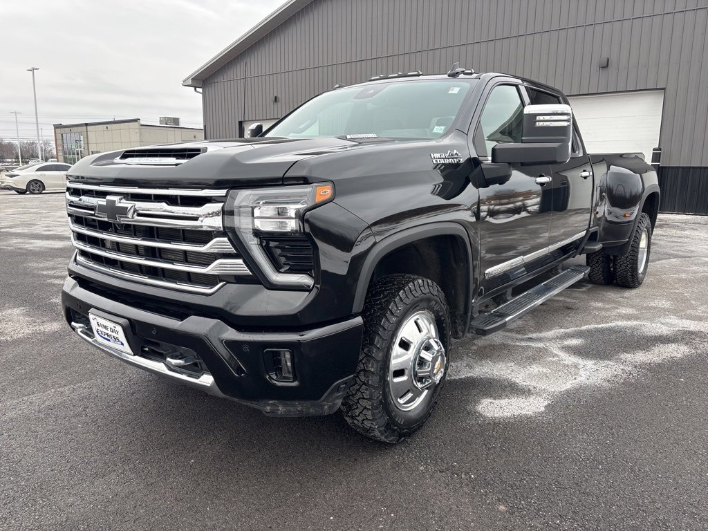 Used 2024 Chevrolet Silverado 3500 High Country w/ High Country Premium Package image 3