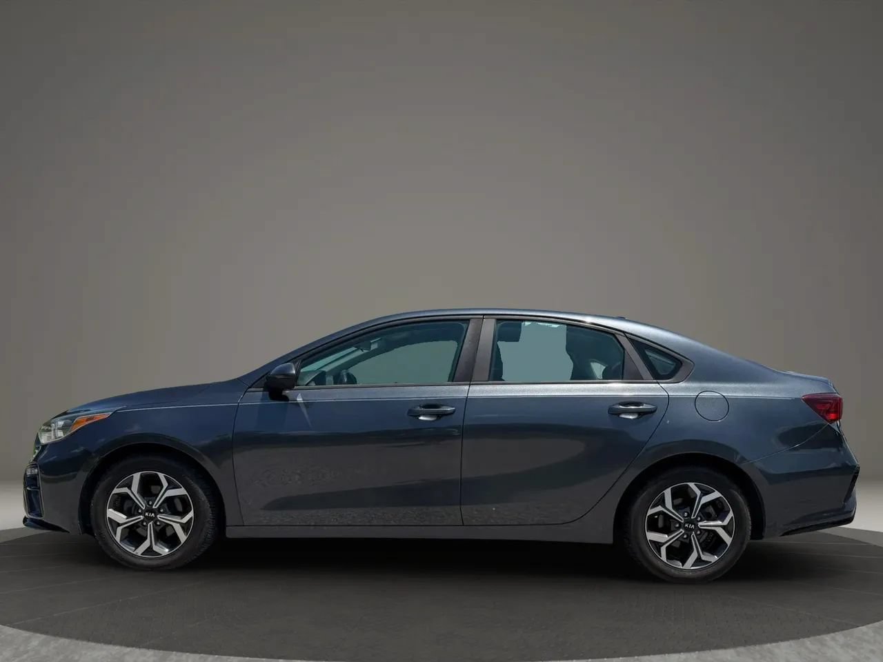 Used 2020 Kia Forte LXS FWD image 2